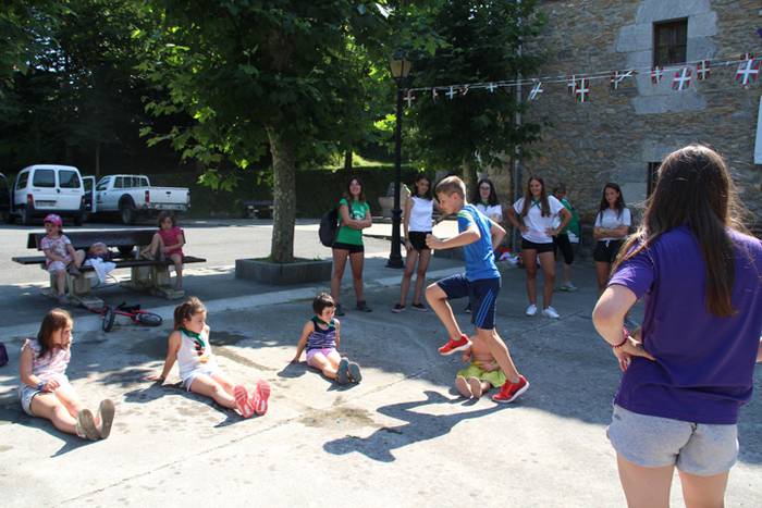 Festak hastearekin batera, j 9 1502727276876