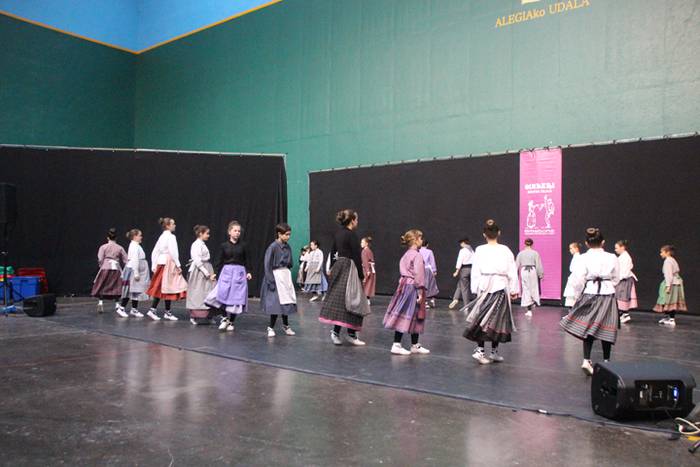 Eskolatik plazara emanaldia  34 1488739732423