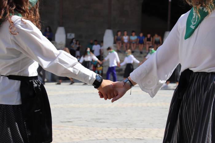 Berriro ere elkarri eskutik  34 1632576979432