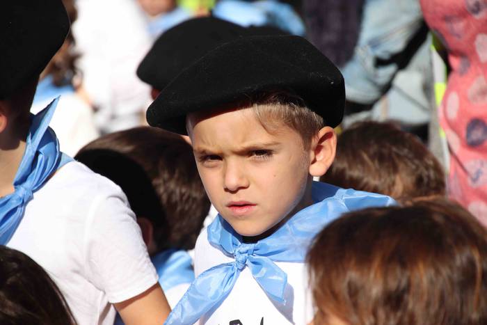 Danbor hotsek esnatu dute au 20 1572095559576