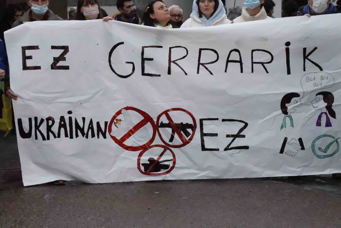 Ukrainaren aldeko elkarretar 25 1646494991888