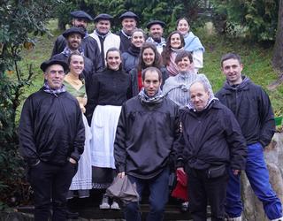 Eskualdeko herritarrak kantuan ibili dira, Olentzeroren eta Mari Domingiren zain