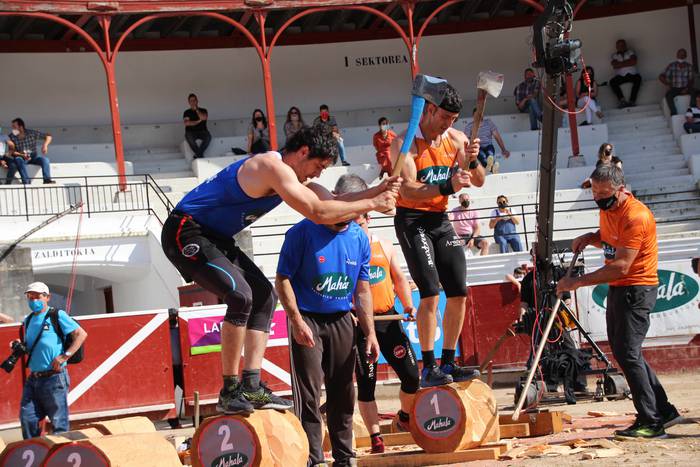 Izetatarrek jantzi dute txap 26 1624130520821