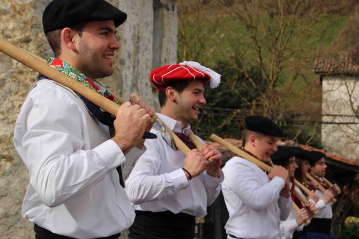 Ajerik gabe, makila eta lau  4 1551617729844