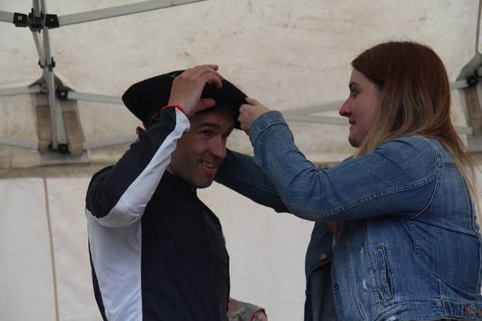 Orendaindarrek ezin, Jon And 49 1502888031905