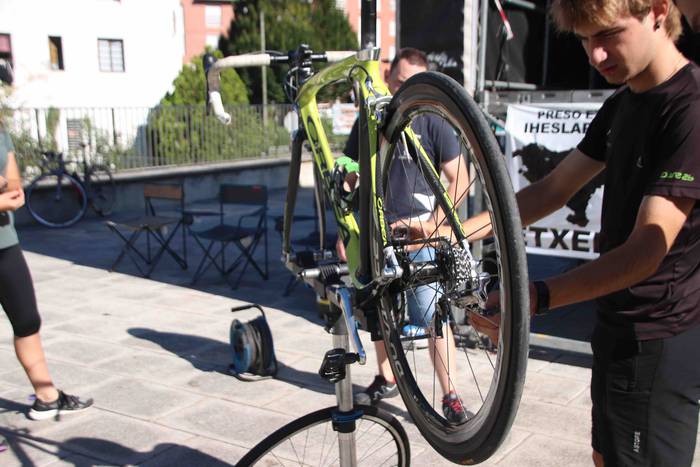 Abiatu da Mugikortasun Astea 8 1537011678577