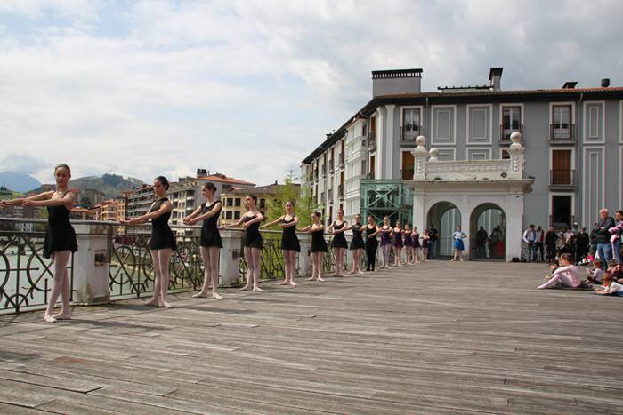 Barandari helduta dantzan 18 1523801339557