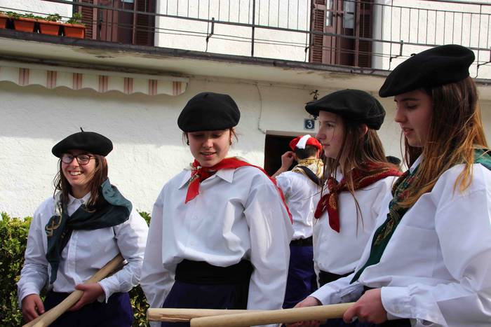 Ajerik gabe, makila eta lau  9 1551617765833