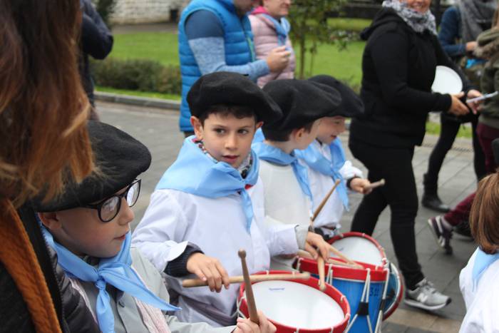 Larramendi auzoko danborrada 20 1540643579622