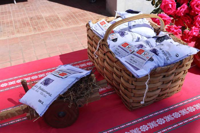 Artisau eta janari postuz be 8 1653821433233