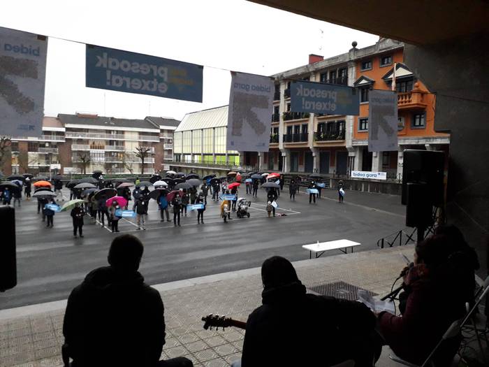 2.000 pertsona baino gehiago 1 1610225148814