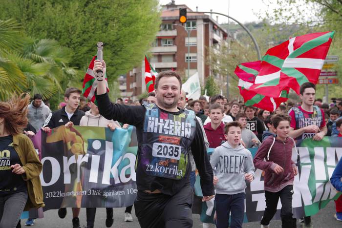 22. Korrika, furgonetatik, T 45 1649420185825