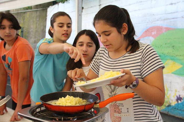 Haurrak beren dohaiak erakusten 13 1469532192678