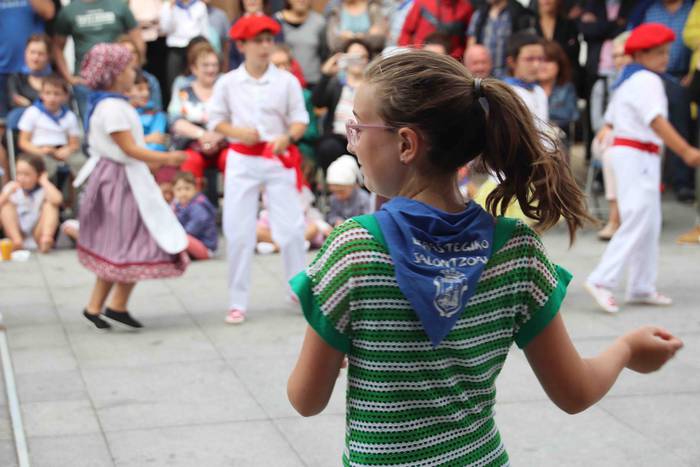 Dantzak, txistuak eta trikit 88 1565549123427