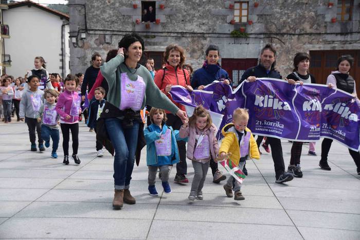 Eskuz esku ibili dute lekuko 32 1555085934402