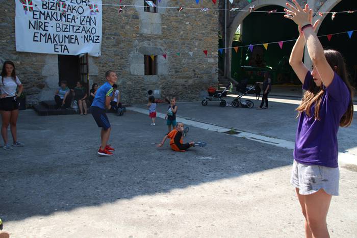 Festak hastearekin batera, j 6 1502727252038