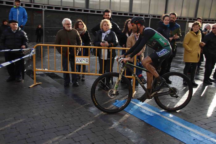 Eneko Gurrutxaga, Adunan ira 6 1574532549714