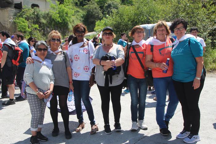 Eskuak batuta, desio bakarre 63 1528640942321