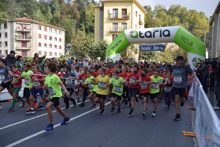 Gozatu egin dute txikienek S 4 1634039480620