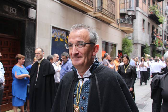 Santuek eta dantzariek poztu 98 1498312723412