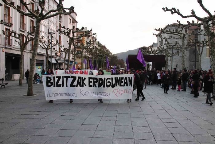 "Mundua geratu dugu" 26 1552072535667