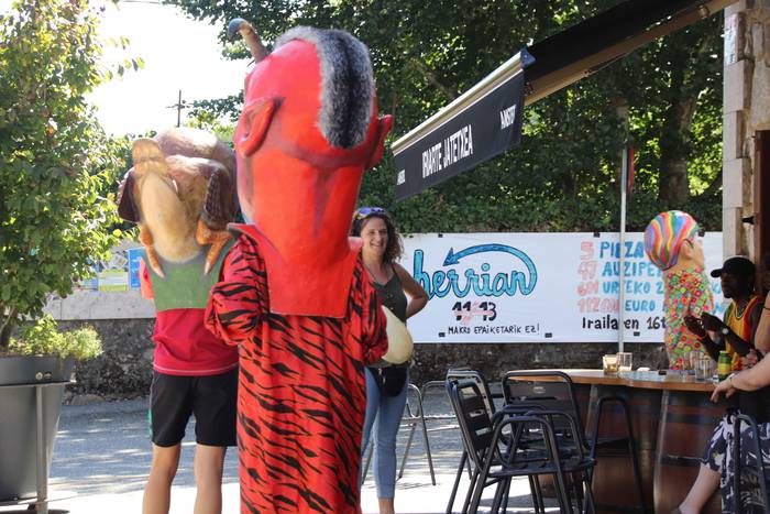 Txikiak buruhandiei ihesi ib 7 1566045823317