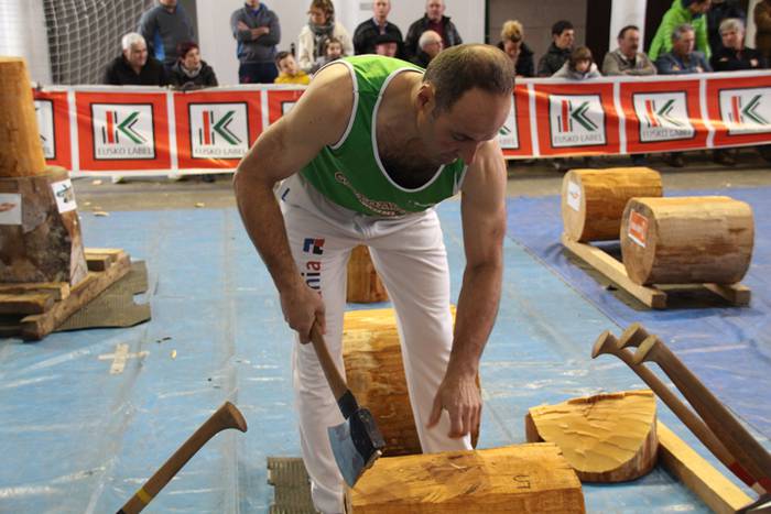 Urrezko aizkora kanporaketa abaltzisketa 40 1461501198552