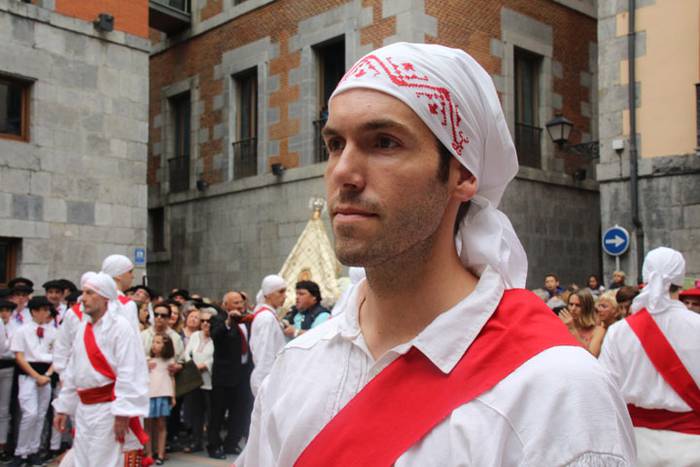 Santuek eta dantzariek poztu 44 1498312418383