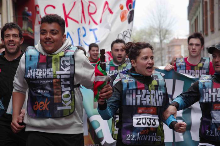 22. Korrika, furgonetatik, T 9 1649420174672