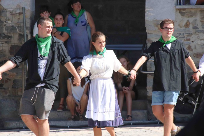 46 gaztek parte hartu dute Irurako Dantza-Sokan - 10