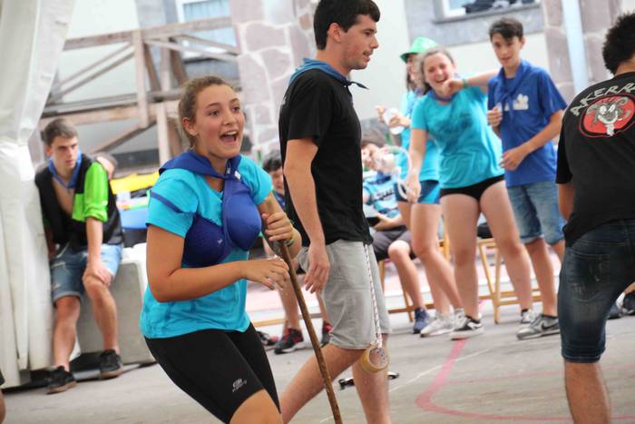 Lotsak ez du lekurik salontz 48 1565373558304