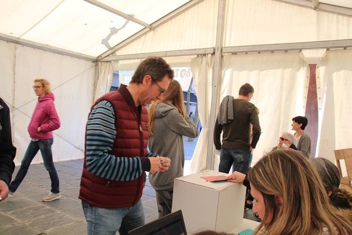 Aurpegi ezagunak bozka emate 44 1489931275102