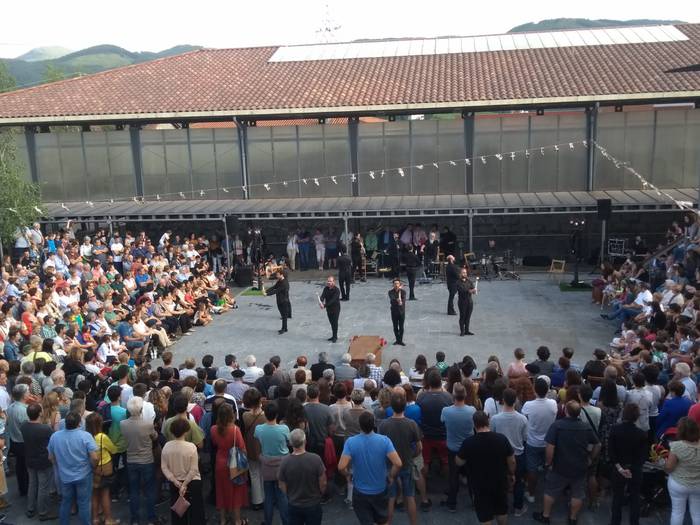 Dantza eta bertsotan igaro d 5 1565942048354