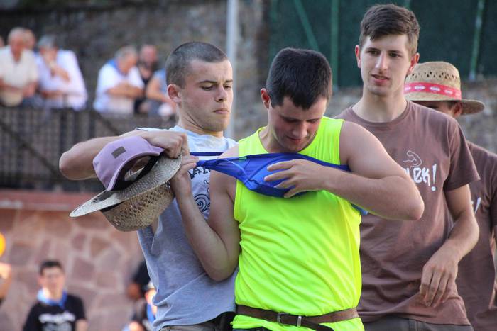 Lehiatik gutxi, festatik ask 44 1534074256399