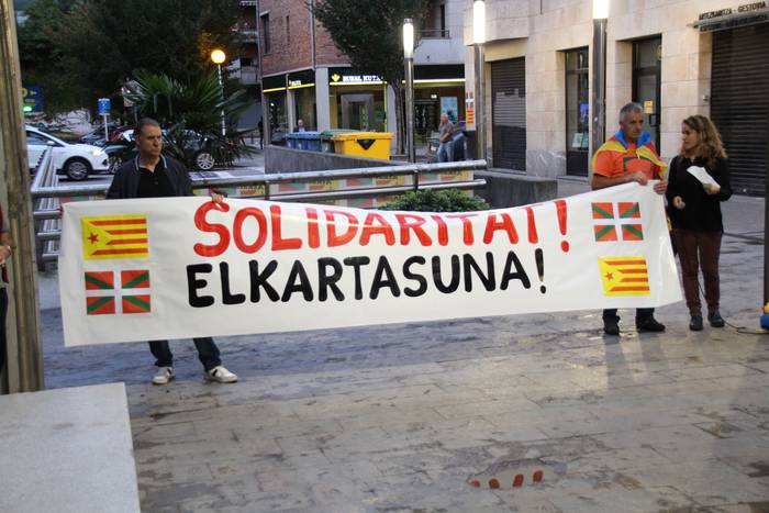 Elkartasuna  gainezka 25 1507057331896