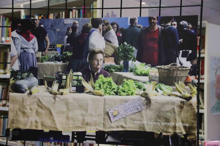 Anoetako emakumeak argazkita 2 1584005712449