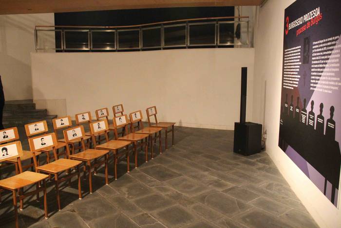 Oroimen beltzari, marra gorr 10 1616449995192