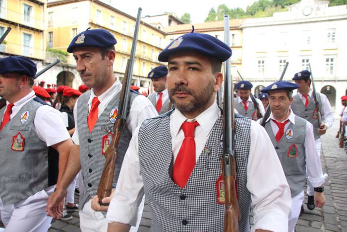 Lizarrez apaindutako kaleeta 136 1498311937244