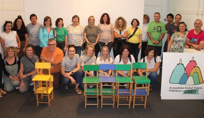 Aiztondon hamarretik zortzik egin dute eskola publikoaren aldeko hautua
