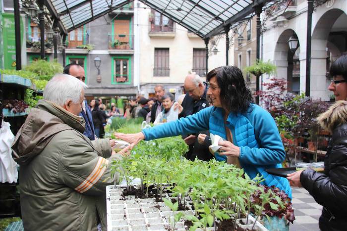 Baserritarrei omenaldia Tolo 10 1558173631706