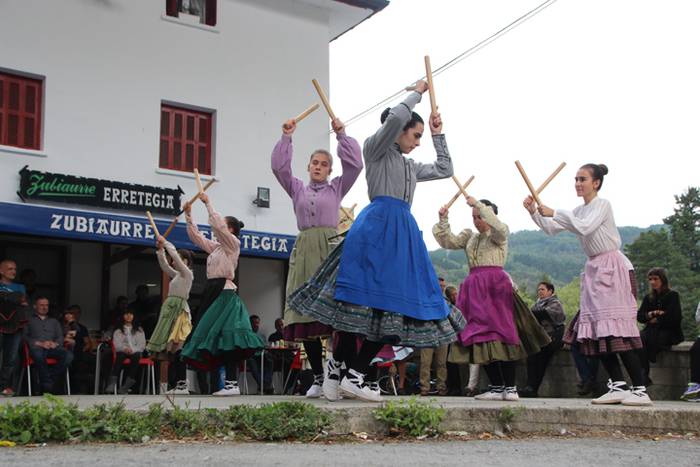 Ikaztegieta Pilareko eguna Sutarri 16 1476272162060