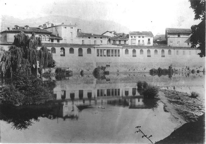 Zerkausia, asteroko merkatuaren kokagunea