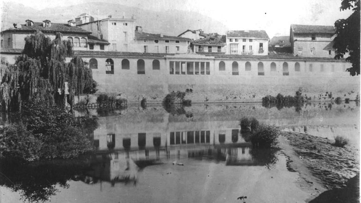 Zerkausia, asteroko merkatuaren kokagunea