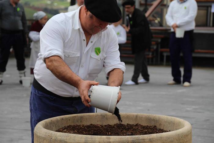 Auzolanaren fruitu, azoka 12 1541960638001