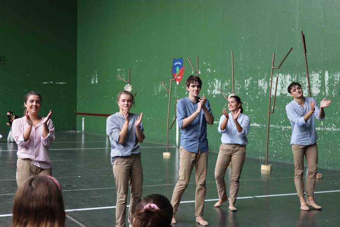 'Maurizia naz', Aukeran dant 32 1601216095391