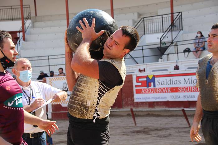 Izetatarrek jantzi dute txap 3 1624130512699