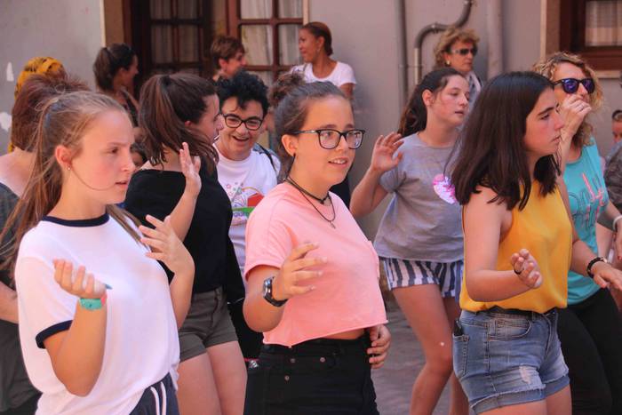 Tripa beteta, dantzan pasa d 91 1563205365635