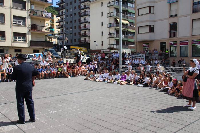 Antzezten ere fin ibili dira 26 1472209534840