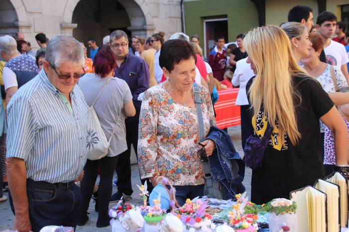 Argazki kamerak eskuan hartu 26 1569759120313