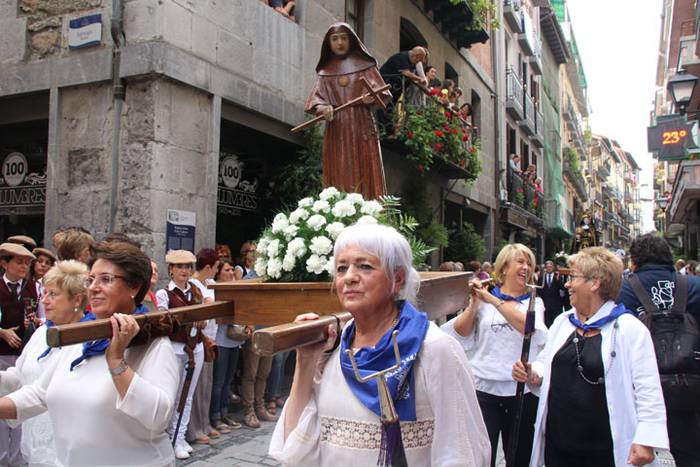 Santuek eta dantzariek poztu 84 1498312641878